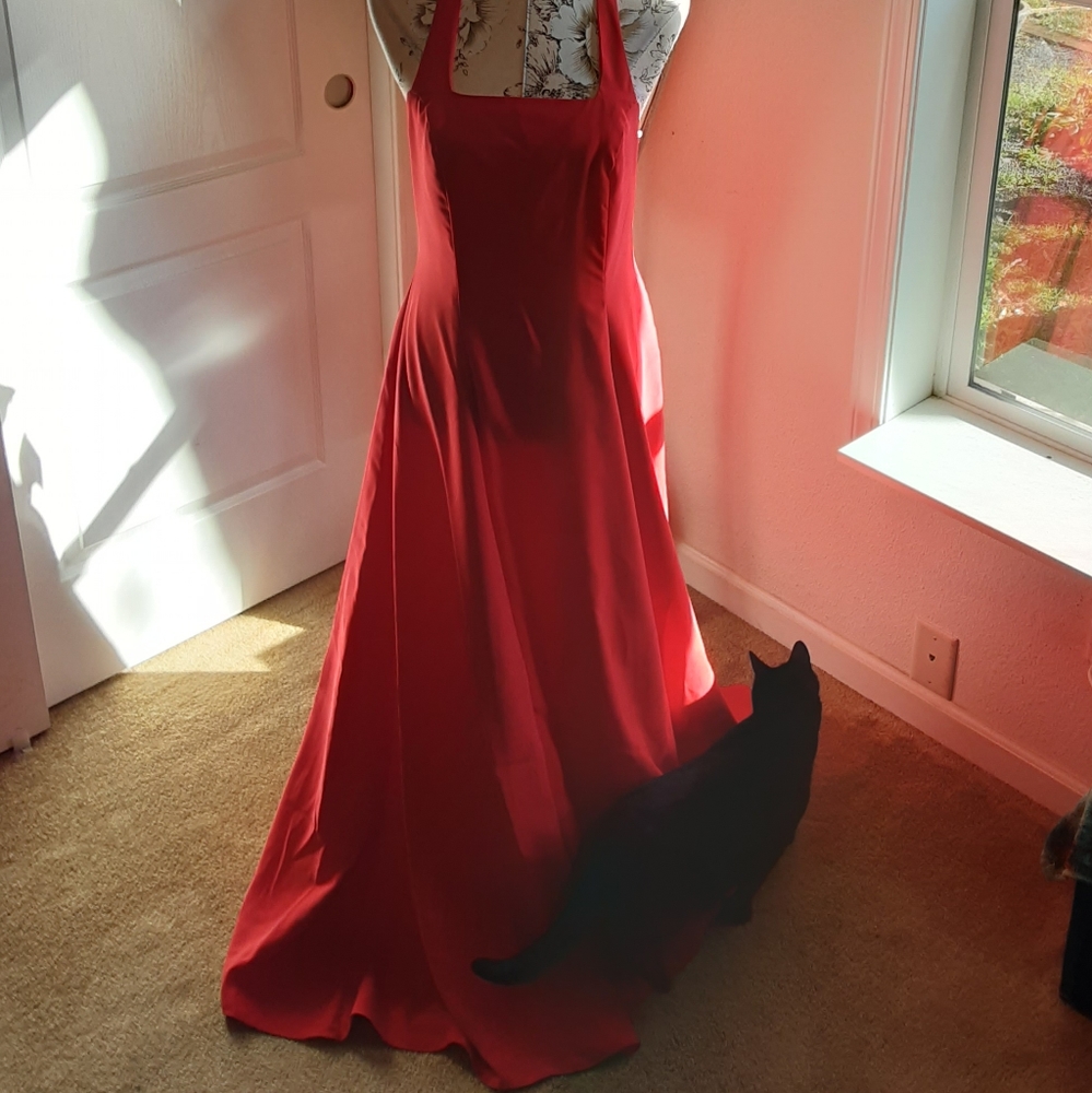 ❤ Gorgeous Red Formal Gown
